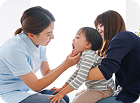 お子さまの診療風景